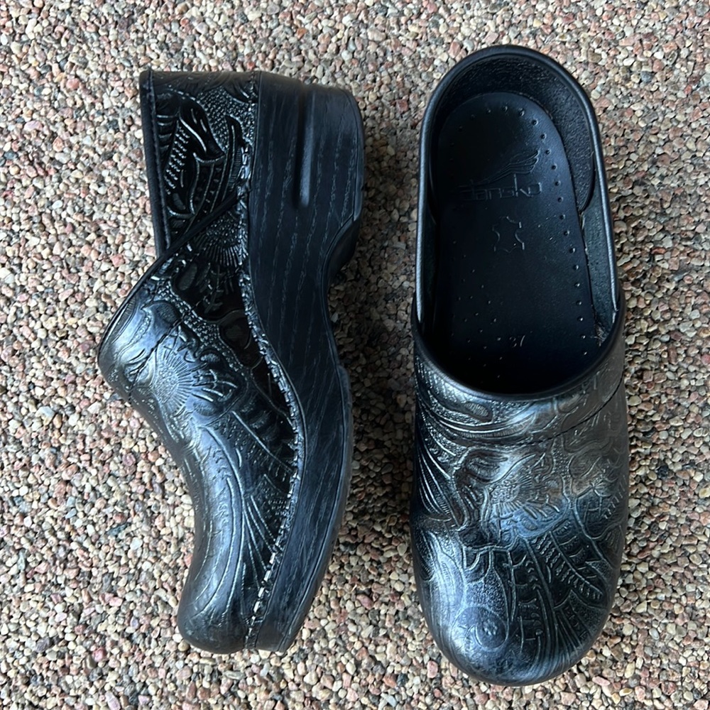 Tooled Flower Danskos like new